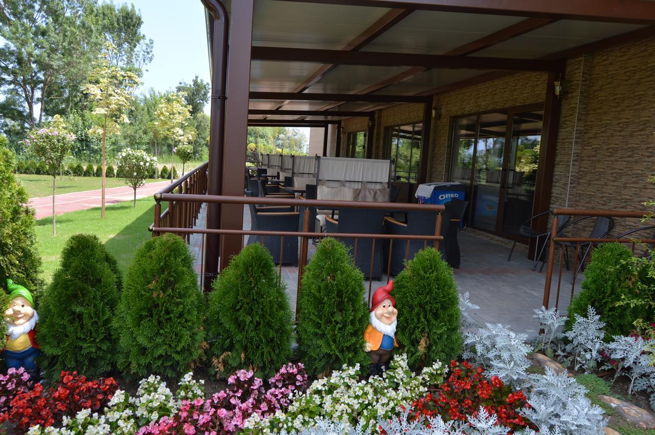 Отель Camp And Pool Кранево Экстерьер фото
